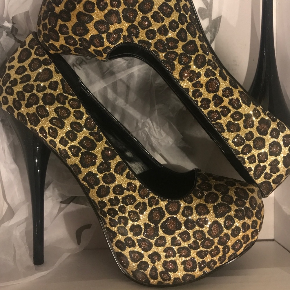 SHI Storm Gold Leopard Gold/Bronze Heels Size 7